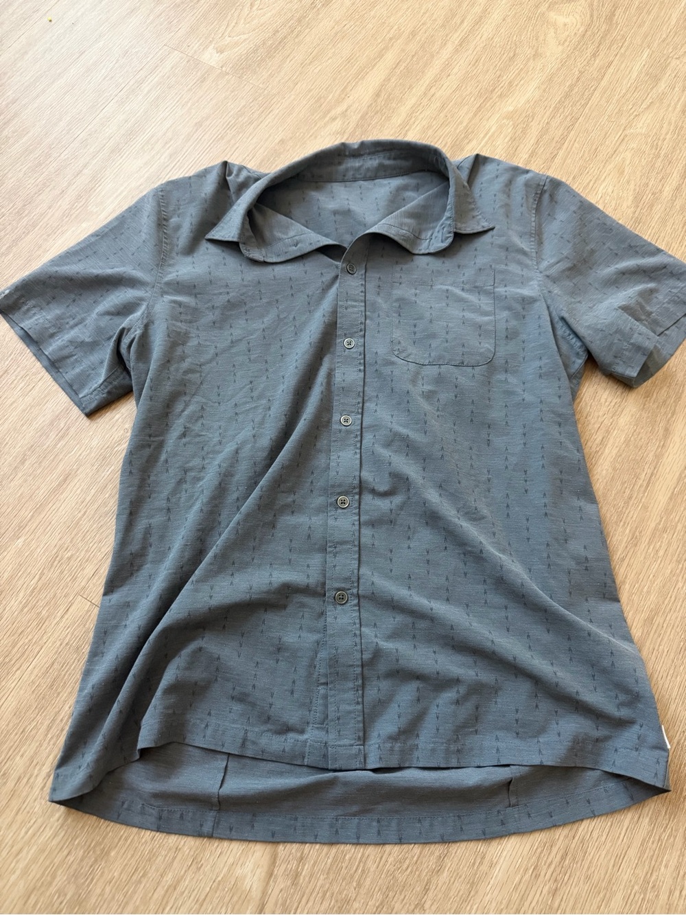 VUORI Short-Sleeve Bridge Button Down size large